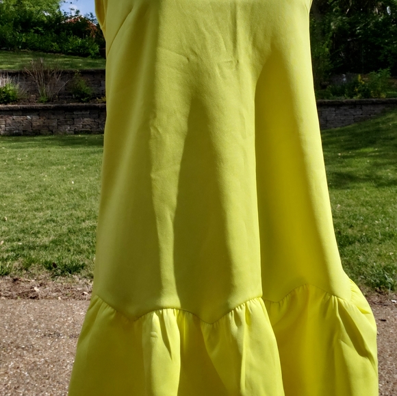 Neon yellow ruffle low back short dress 5 - Picture 4 of 6